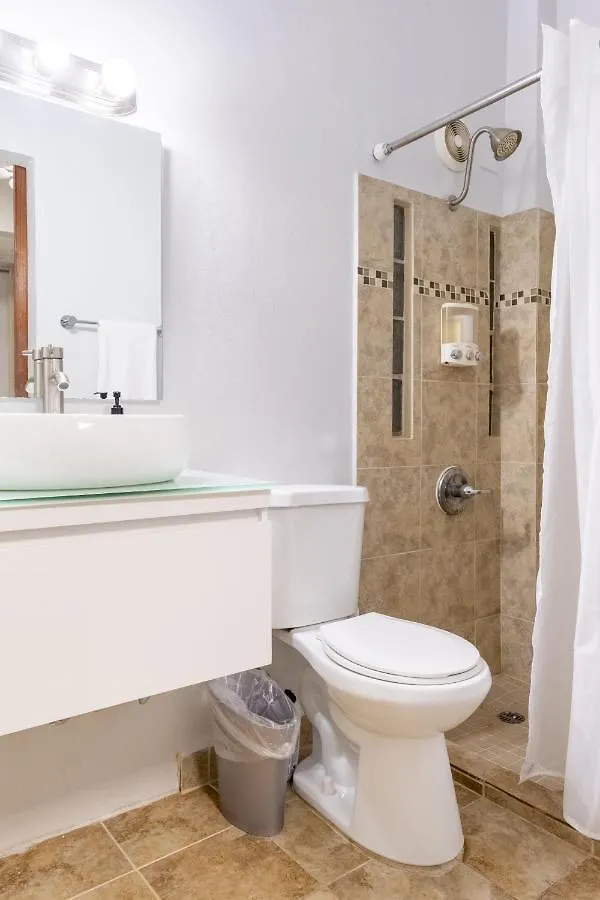 Prime Location At Condado Beach King Studio - Apt 4 San Juan Apartment